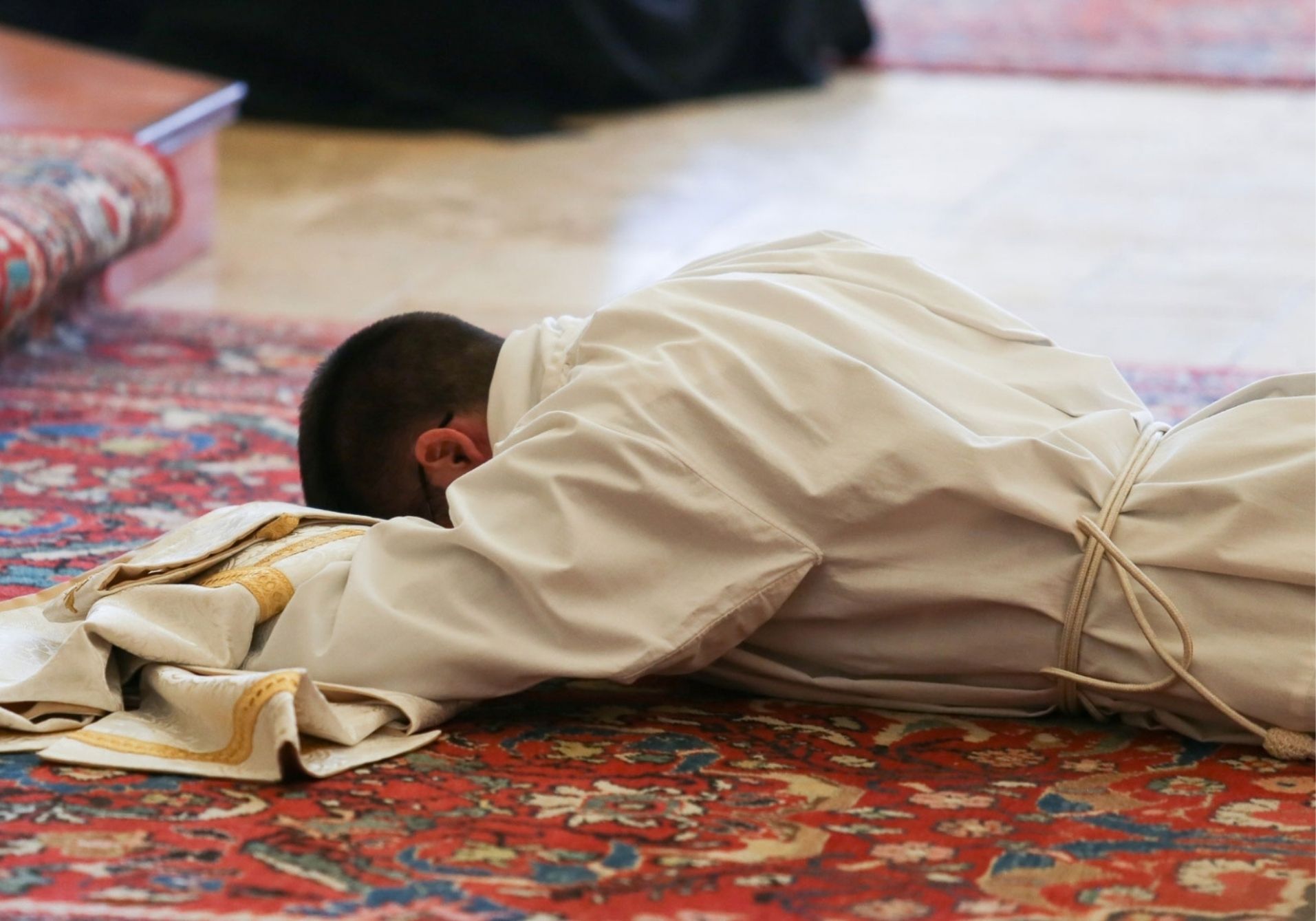 La frattura invisibile nel cuore del sacerdote