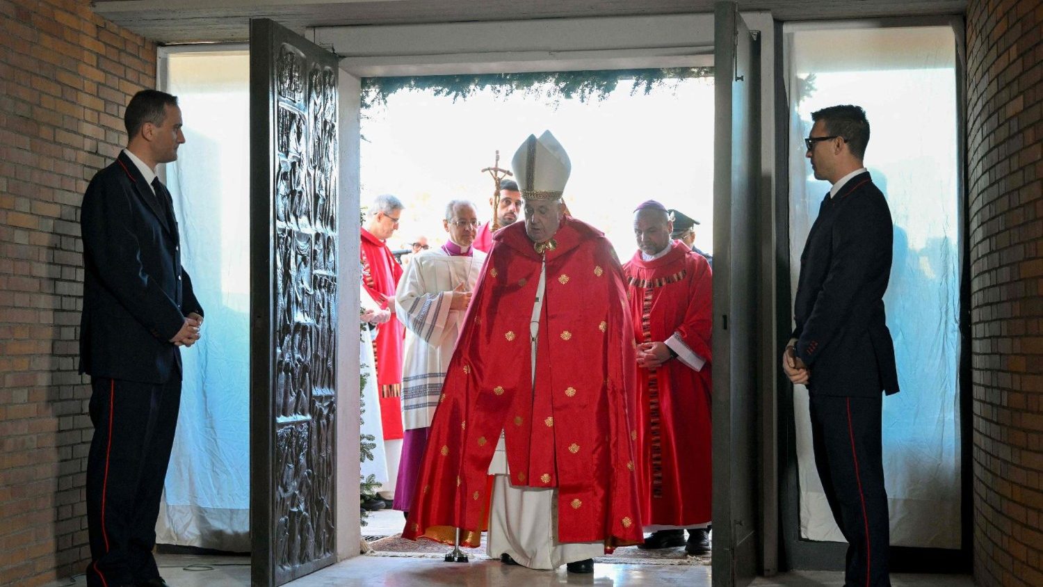 Rebibbia. Papa Francesco: «Apriamo i nostri cuori. Questo ci chiede il Giubileo»