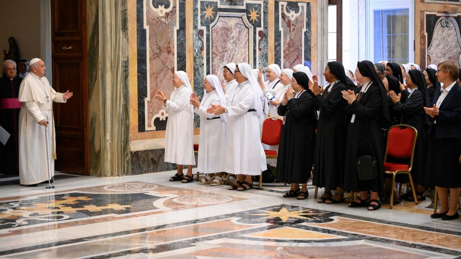 Papa Francesco ai religiosi: «Dobbiamo raddoppiare i numeri! Pregate per le vocazioni»
