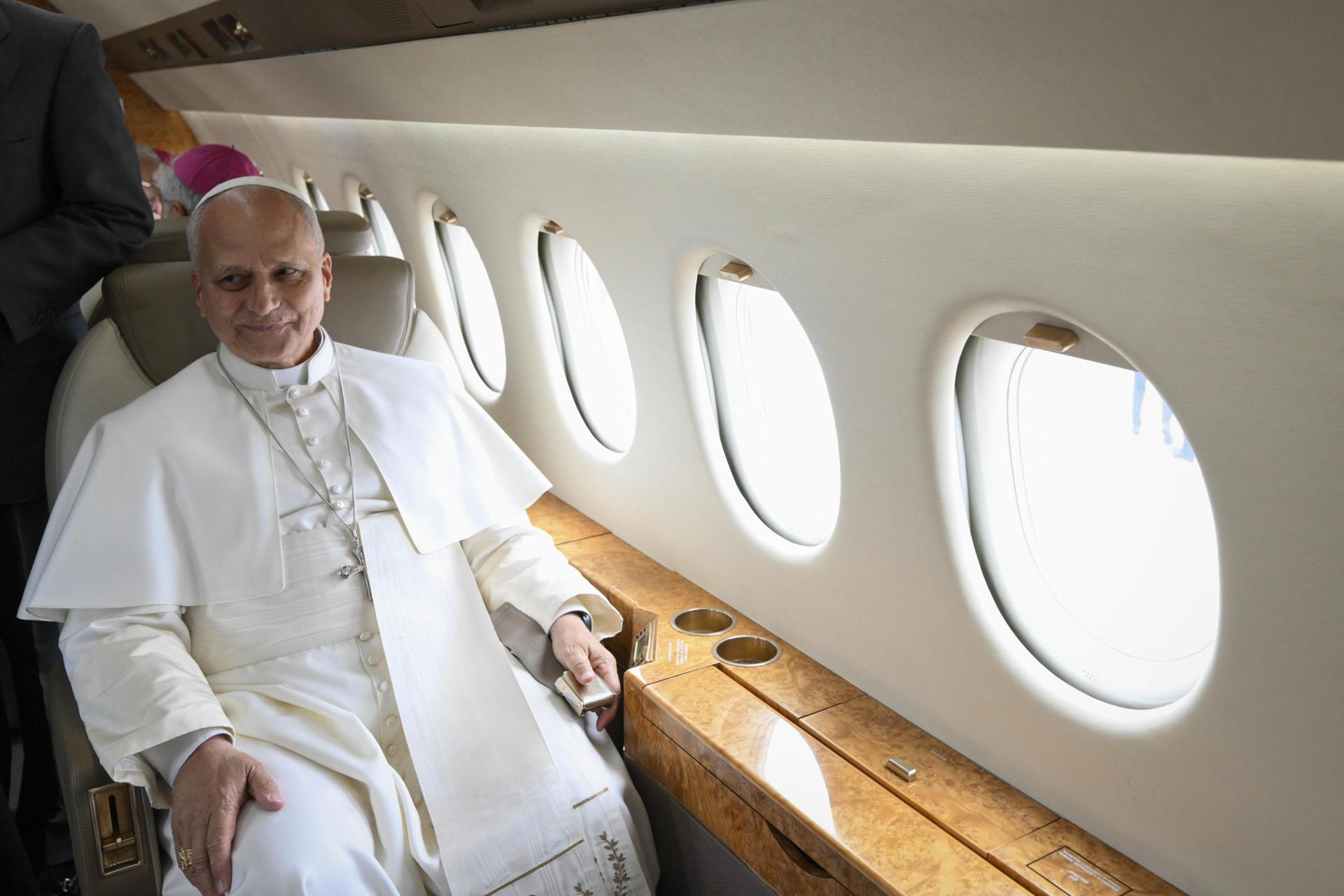 Papal flight fault: Leo XIV leaves Spain on the King’s Falcon