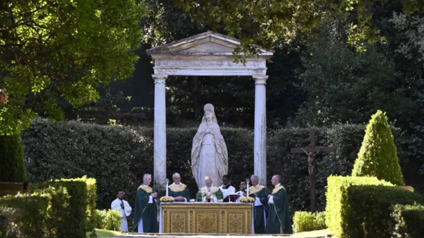 Castel Gandolfo. Leone XIV: "Le tue opere ti lodano affinché ti amiamo, e noi ti amiamo affinché ti lodino le tue opere"
