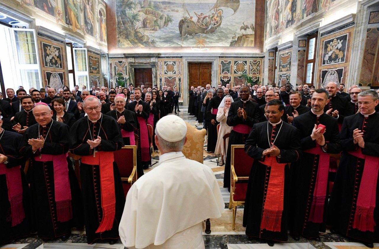 Dalla solitudine alla corresponsabilità: il Papa e la sua Segreteria