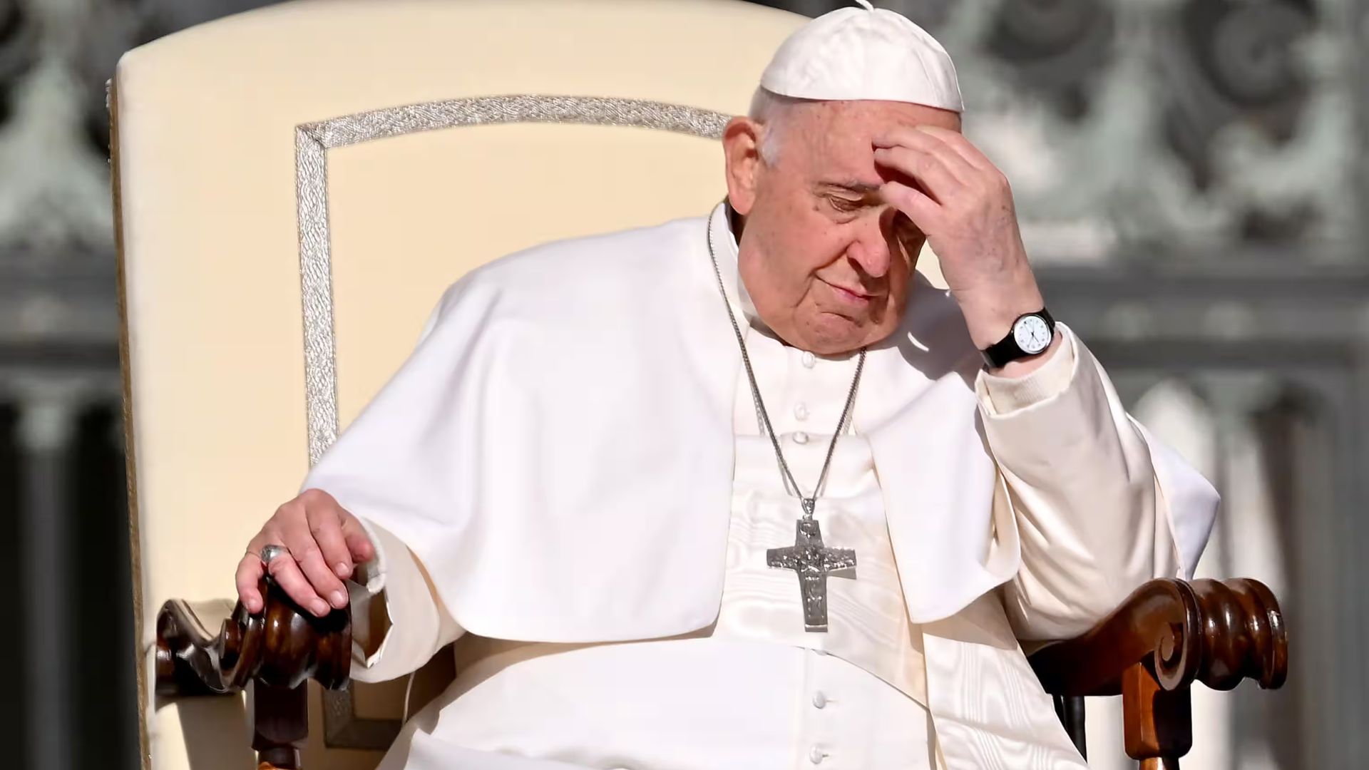 Papa Francesco: «Ho un po' di bronchite». Ma i preti di Roma lo aspettano a braccia aperte