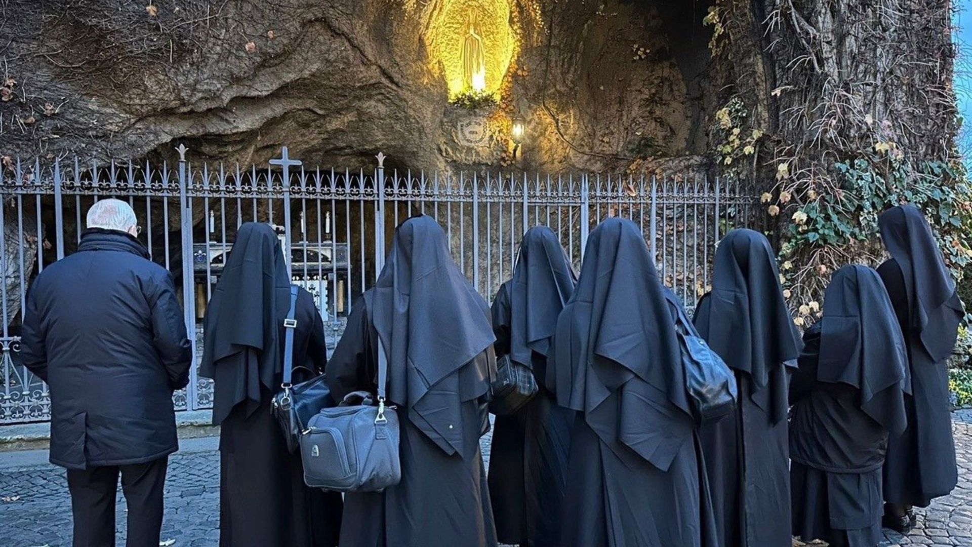 In Vaticano 6 monache benedettine pregano per il Papa e per la Chiesa