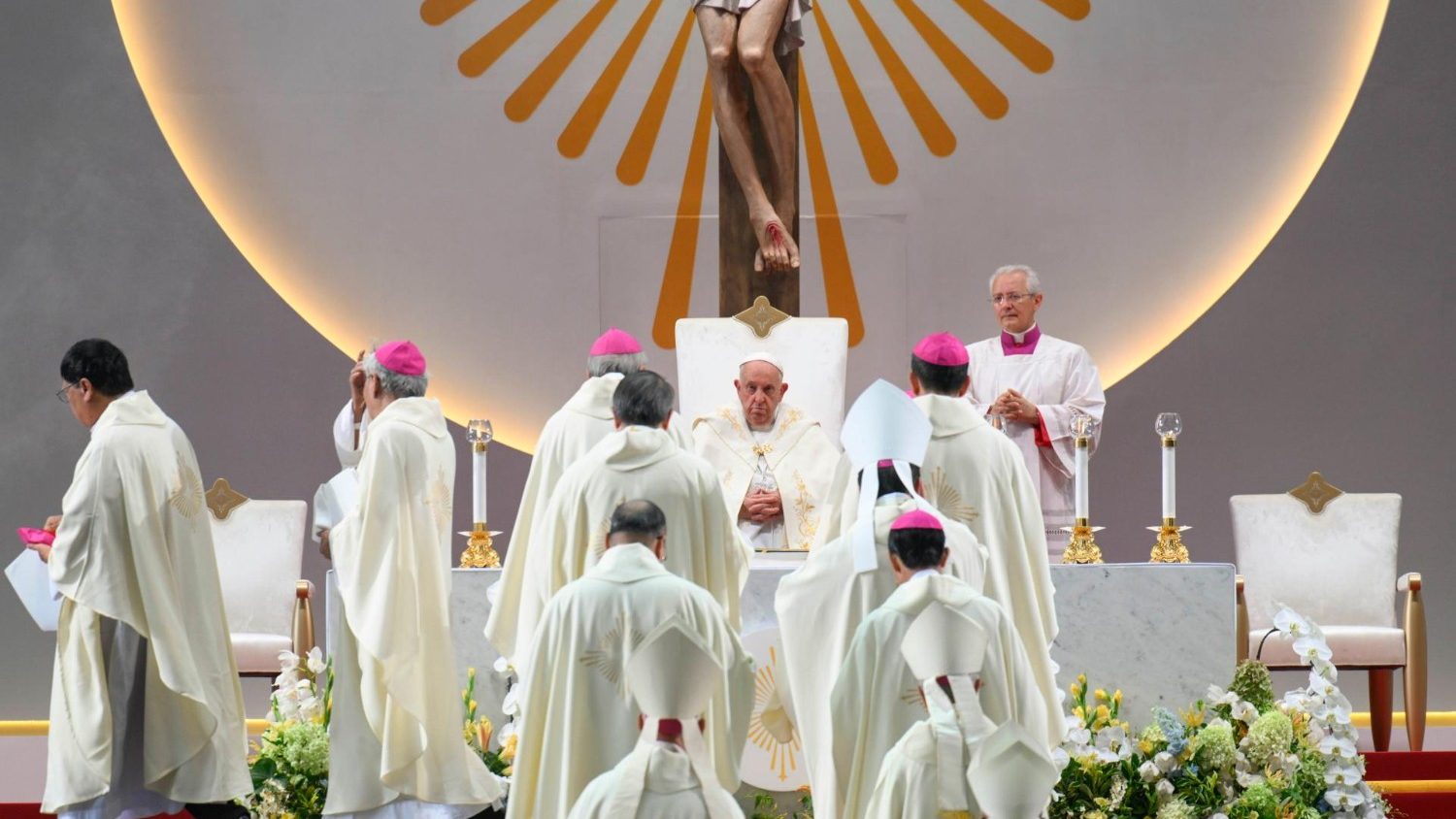 Papa Francesco a Singapore: «Qui un mosaico di etnie, culture e religioni»