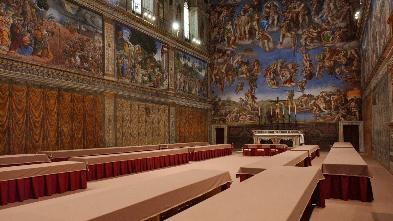 Il Conclave parallelo: gli anziani iniziano il Conclave ma non possono entrare