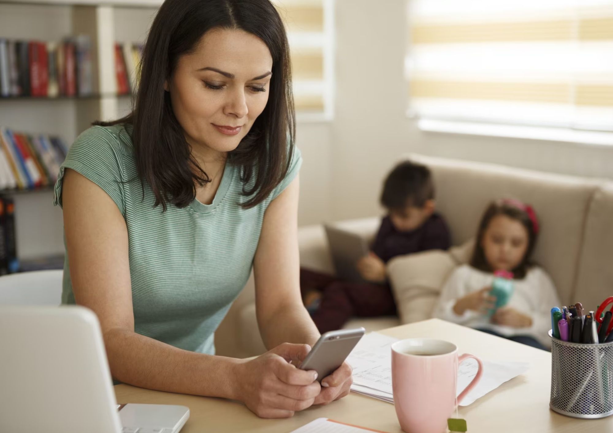 Quando lo schermo calma i genitori, non i figli
