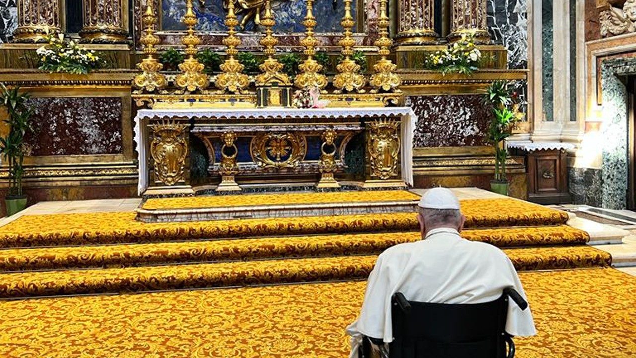 Belgio. Il Papa contestato per gli abusi. La Chiesa è santa? 
