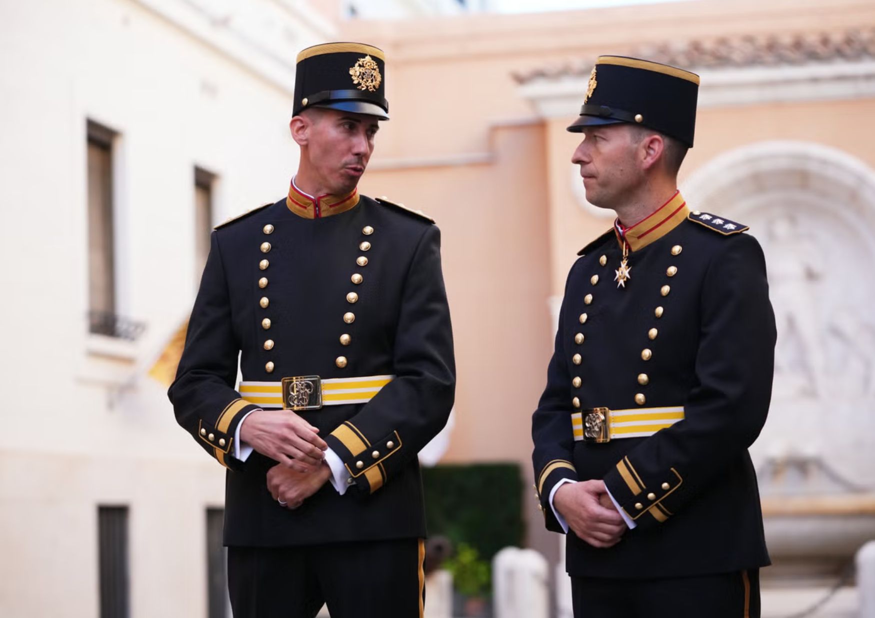 La Guardia Svizzera riscopre la “Mezza Gala”: la nuova uniforme tra storia e attualità