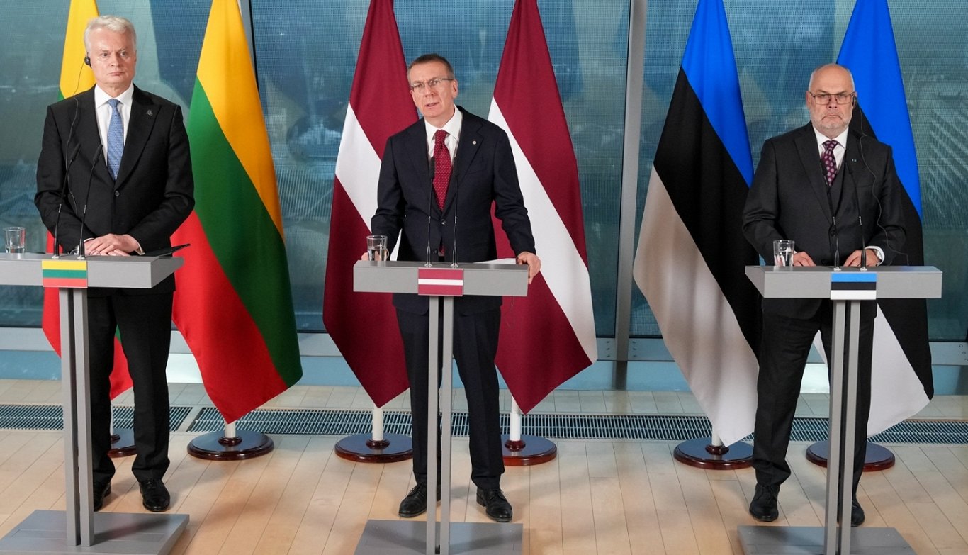 Baltic leaders urge NATO to turn air policing into air defence