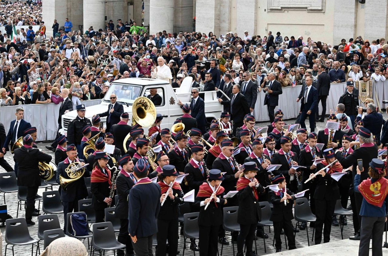 Udienza Generale. Leone XIV: «Le ferite non servono a rimproverare, ma a confermare un amore più forte di ogni infedeltà»
