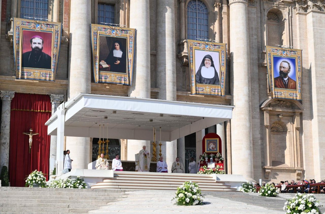 Leone XIV canonizza 7 cristiani: «Il loro esempio ci ispiri nella comune vocazione alla santità»