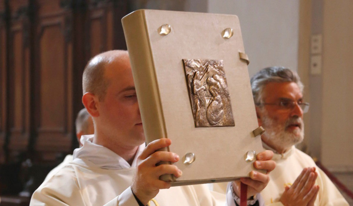 Diocesi di Roma. L'Ufficio Liturgico dà i numeri e la Messa diventa uno show