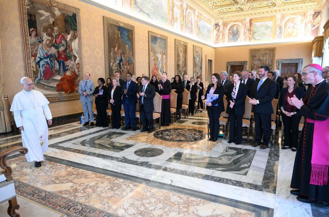 Leone XIV: «Servire i poveri è incontrare la carne di Cristo»