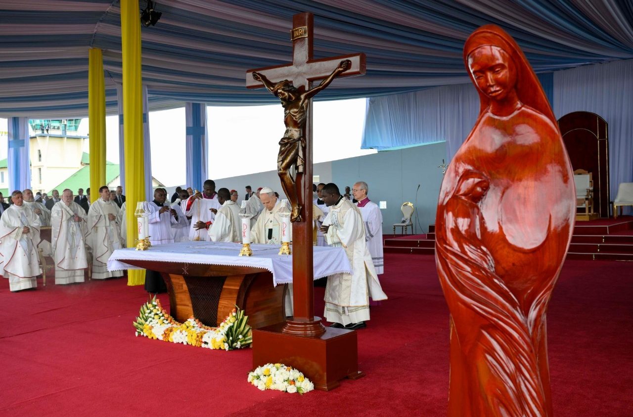 «Non abbiate paura»: Leone XIV saluta il Camerun e affida alla Chiesa la forza della comunione