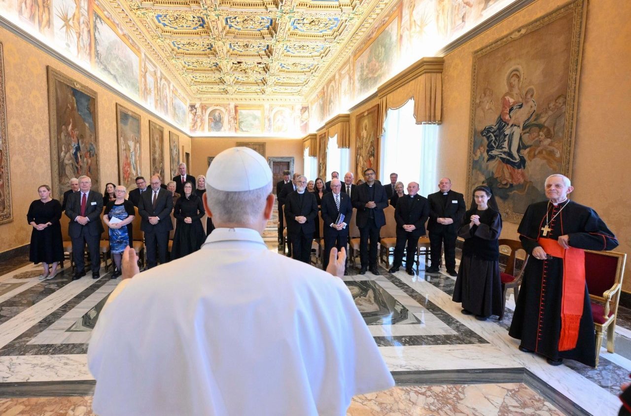 Papa Leone XIV denuncia: «Oggi scienza e religione minacciate da chi nega la verità oggettiva»